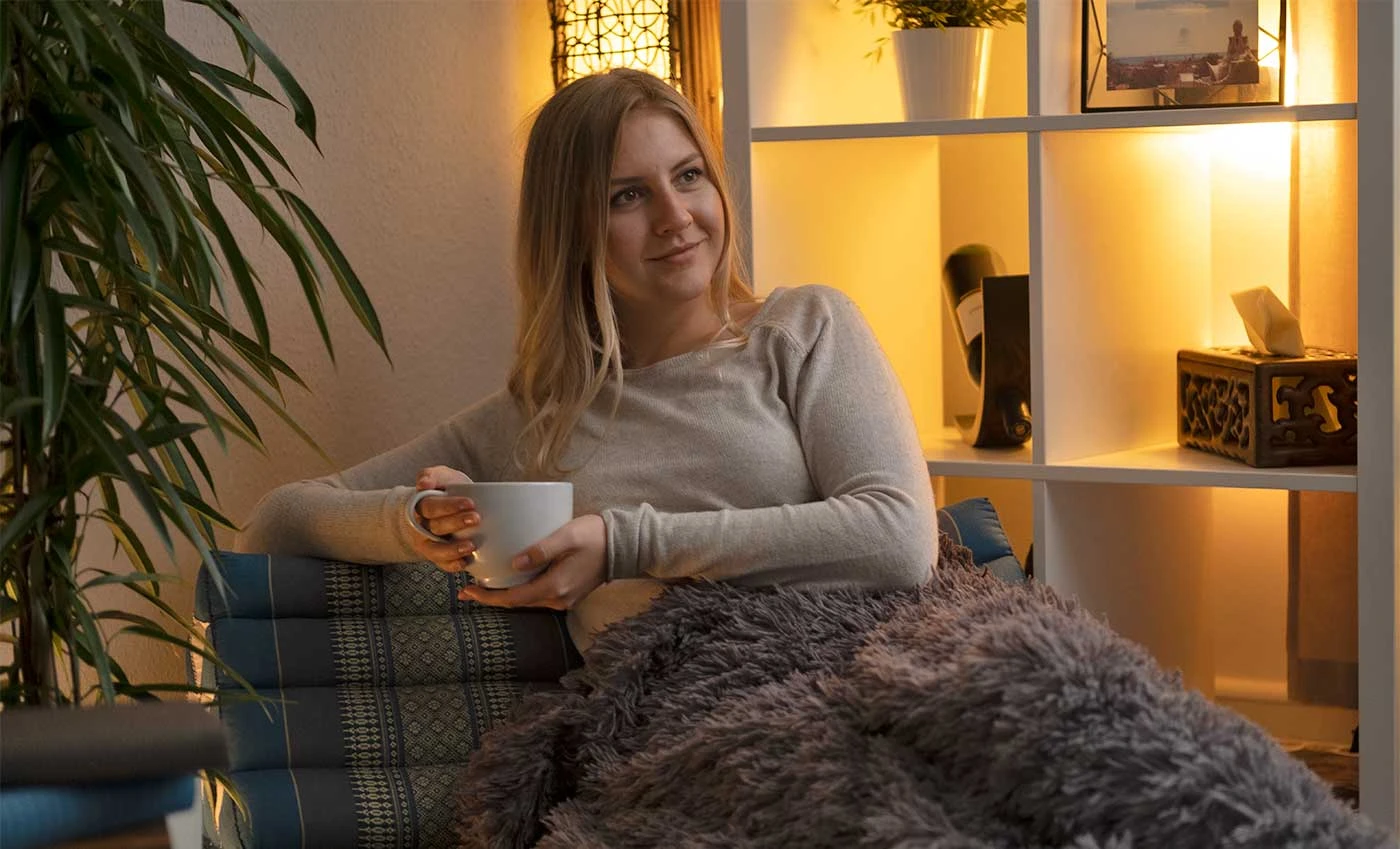 Retraites douillettes pour les jours d'été frais : Confort avec des coussins thaïlandais