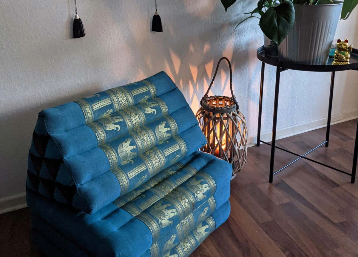 Coussins en soie et matelas pliants : Confort luxueux et accents stylés pour votre maison