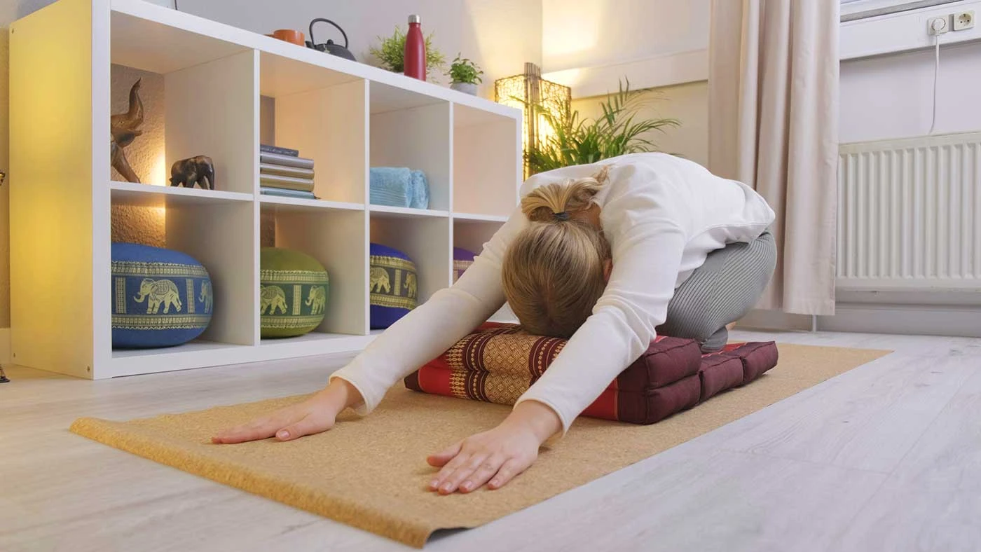 Détente et Sérénité avec des Postures de Yoga : Trouvez votre Équilibre Intérieur avec livasia !
